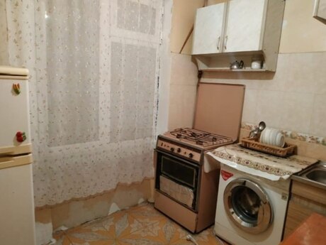 2 otaqlı köhnə tikili - İnşaatçılar m. - 45 m²