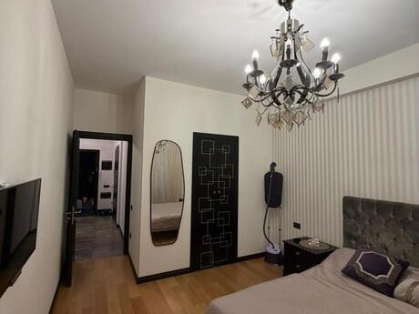 3-комн. новостройка - м. Низами - 152 м²
