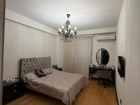 3-комн. новостройка - м. Низами - 152 м²