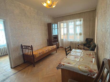 2 otaqlı köhnə tikili - 8-ci mikrorayon q. - 70 m²