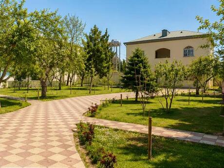 4 otaqlı həyət evi/bağ evi - Novxanı q. - 200 m²