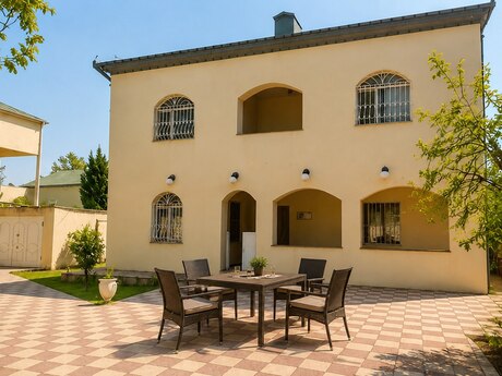 4 otaqlı həyət evi/bağ evi - Novxanı q. - 200 m²