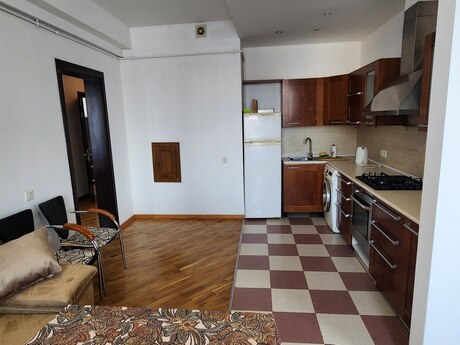 4-room apartment for rent, 170 m², Nizami: 1 200 ₼/mo 5
