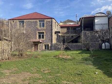 12 otaqlı həyət evi/bağ evi - Gəncə - 350 m²