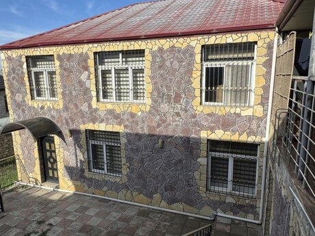 12 otaqlı həyət evi/bağ evi - Gəncə - 350 m²