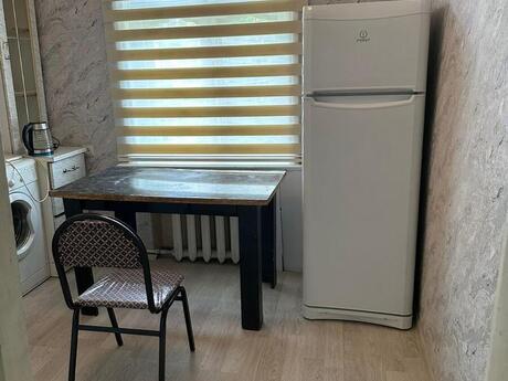 2 otaqlı köhnə tikili - Elmlər Akademiyası m. - 58 m²
