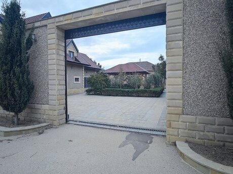 6 otaqlı həyət evi/bağ evi - Şimal DRES q. - 300 m²