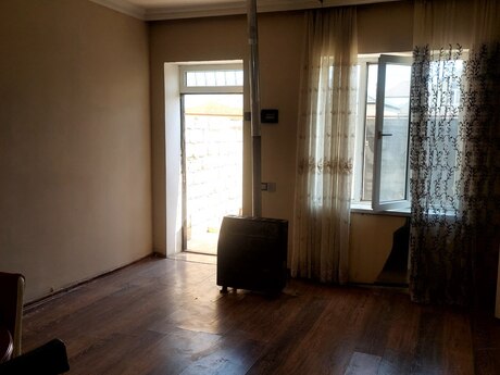 9 otaqlı həyət evi/bağ evi - Zığ q. - 200 m²