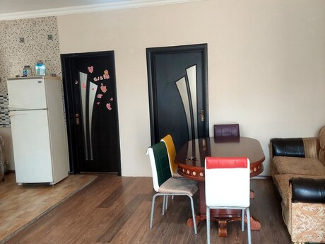 9 otaqlı həyət evi/bağ evi - Zığ q. - 200 m²