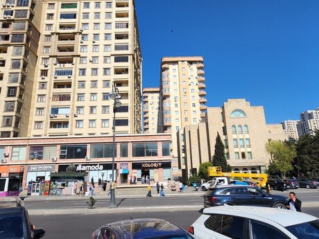2 otaqlı köhnə tikili - İnşaatçılar m. - 50 m²