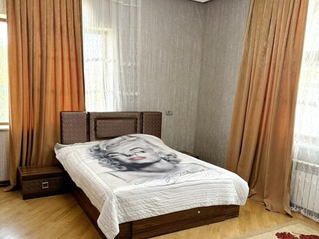 8 otaqlı həyət evi/bağ evi - Gənclik m. - 700 m²