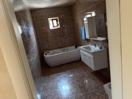 6 otaqlı həyət evi/bağ evi - Buzovna q. - 360 m²