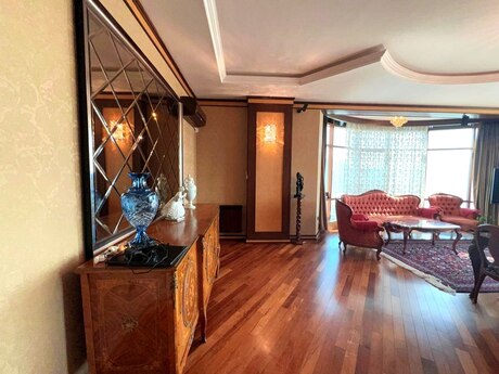4 otaqlı yeni tikili - 28 May m. - 210.5 m²