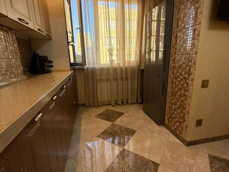 3-комн. вторичка - м. 28 мая - 90 м²