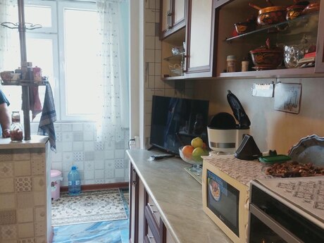 3 otaqlı köhnə tikili - 8 Noyabr m. - 80 m²