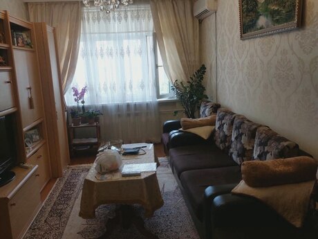 3 otaqlı köhnə tikili - 8 Noyabr m. - 80 m²