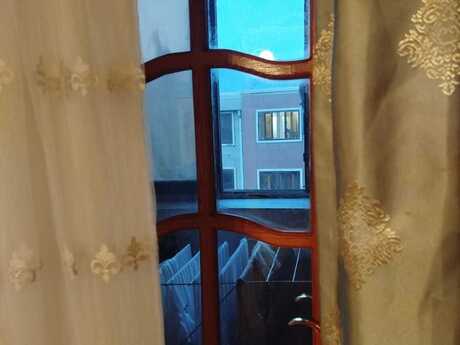 3 otaqlı köhnə tikili - Elmlər Akademiyası m. - 70 m²