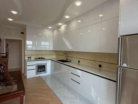 4 otaqlı yeni tikili - Nəriman Nərimanov m. - 188 m²