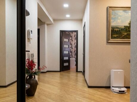 4 otaqlı yeni tikili - 8 Noyabr m. - 145 m²