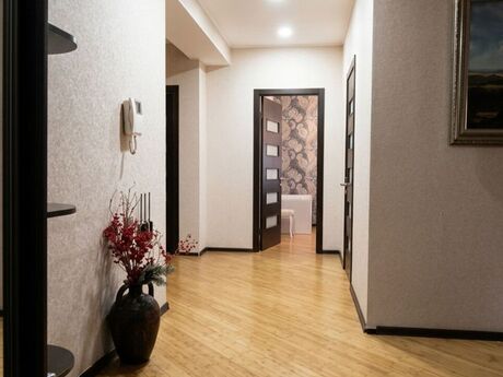 4 otaqlı yeni tikili - 8 Noyabr m. - 145 m²