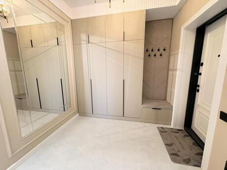 4 otaqlı yeni tikili - 8 Noyabr m. - 137 m²