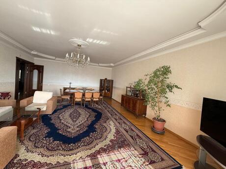 4 otaqlı yeni tikili - Nizami m. - 200 m²
