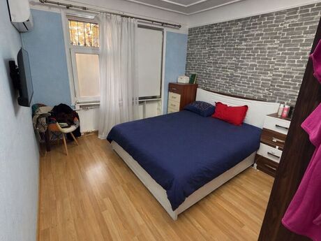 3 otaqlı köhnə tikili - Elmlər Akademiyası m. - 70 m²