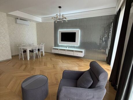 3 otaqlı yeni tikili - Ağ şəhər q. - 180 m²