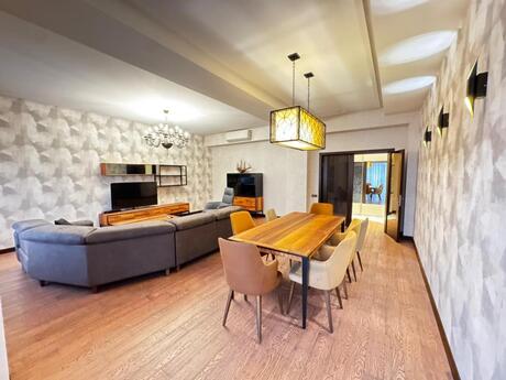 3 otaqlı yeni tikili - Ağ şəhər q. - 165 m²