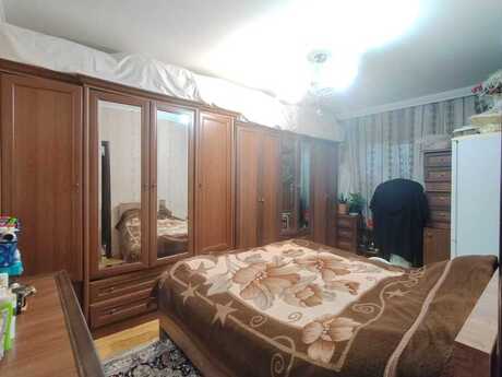 5 otaqlı köhnə tikili - Massiv D q. - 99 m²