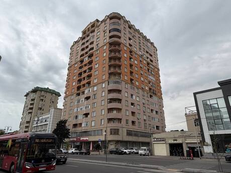 4 otaqlı yeni tikili - İnşaatçılar m. - 250 m²