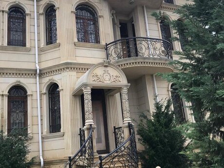 10 otaqlı həyət evi/bağ evi - Bakıxanov q. - 700 m²
