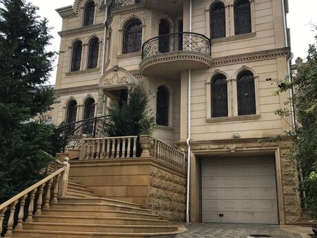 10 otaqlı həyət evi/bağ evi - Bakıxanov q. - 700 m²