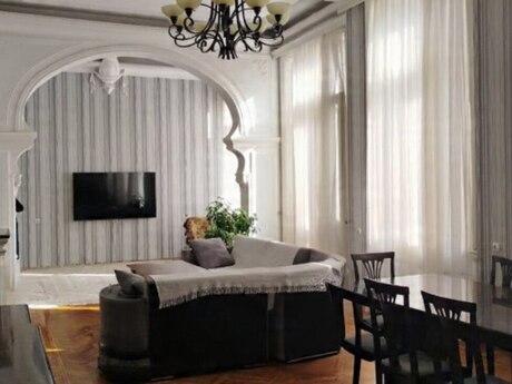 4 otaqlı köhnə tikili - Sahil m. - 220 m²