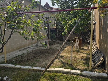 3 otaqlı həyət evi/bağ evi - Xocəsən m. - 190 m²