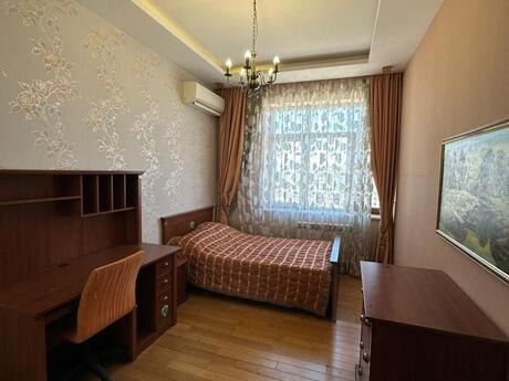 4 otaqlı yeni tikili - Elmlər Akademiyası m. - 200 m²