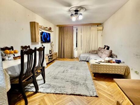 3 otaqlı köhnə tikili - Bakıxanov q. - 80 m²