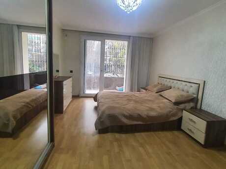 3 otaqlı köhnə tikili - İnşaatçılar m. - 70 m²