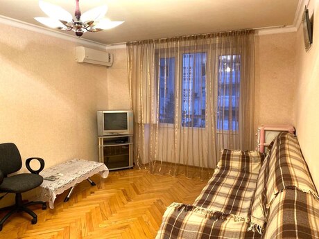 2 otaqlı köhnə tikili - Elmlər Akademiyası m. - 40 m²