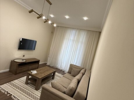 2 otaqlı köhnə tikili - Elmlər Akademiyası m. - 65 m²