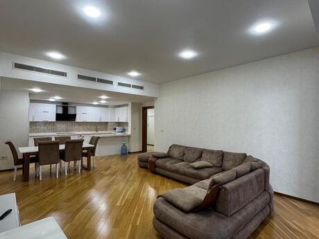 4 otaqlı yeni tikili - Nəsimi r. - 220 m²