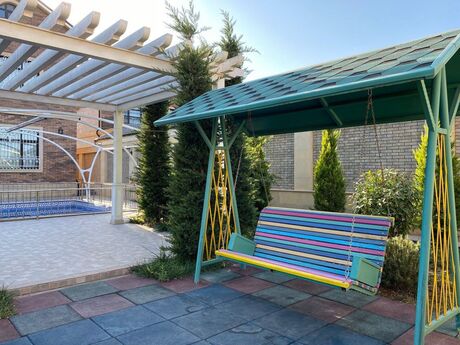 6 otaqlı həyət evi/bağ evi - Buzovna q. - 380 m²