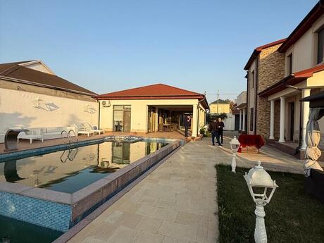 12 otaqlı həyət evi/bağ evi - Novxanı q. - 800 m²