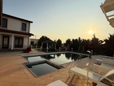 12 otaqlı həyət evi/bağ evi - Novxanı q. - 800 m²