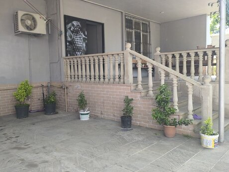 4 otaqlı həyət evi/bağ evi - Novxanı q. - 150 m²
