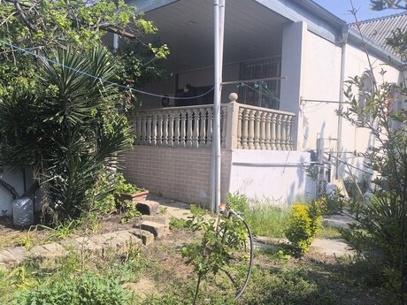 4 otaqlı həyət evi/bağ evi - Novxanı q. - 150 m²