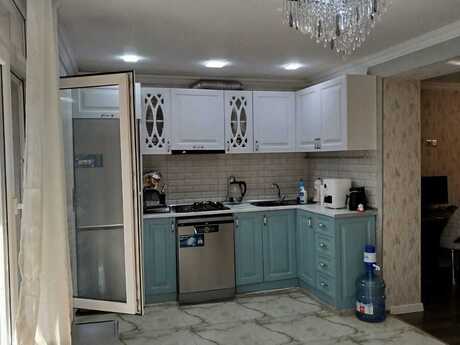 2 otaqlı köhnə tikili - İnşaatçılar m. - 70 m²
