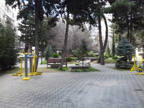 2 otaqlı köhnə tikili - Azadlıq Prospekti m. - 65 m²