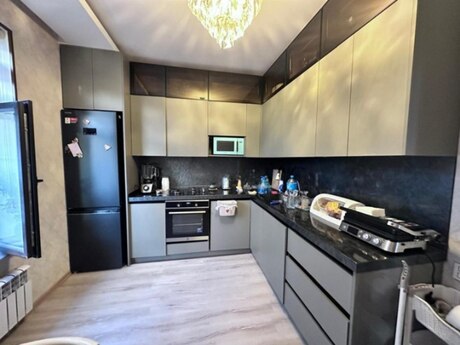 4 otaqlı həyət evi/bağ evi - Buzovna q. - 200 m²