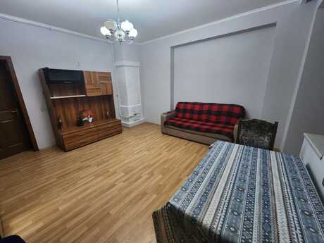 2 otaqlı köhnə tikili - 28 May m. - 50 m²